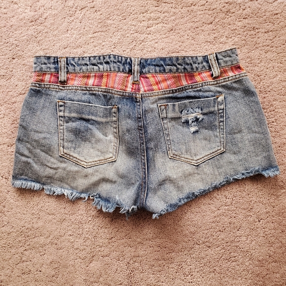 Trillium Cutoff Jean Shorts size 7 EUC - Picture 3 of 3